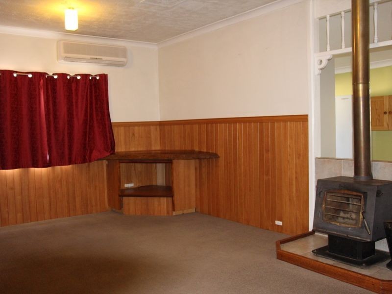 2 Whitechapel St, Toodyay WA 6566