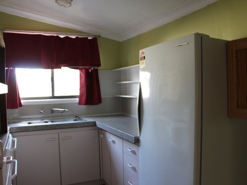 2 Whitechapel St, Toodyay WA 6566