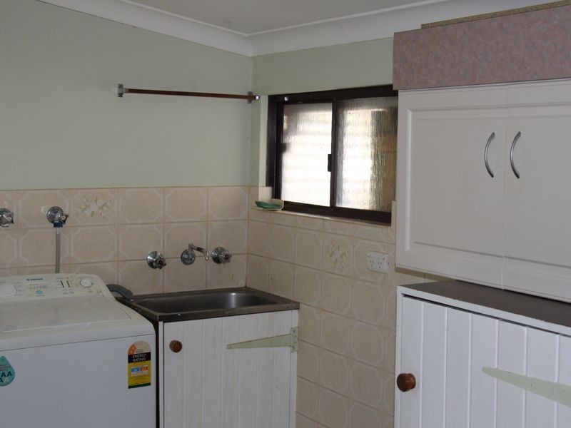 2 Whitechapel St, Toodyay WA 6566