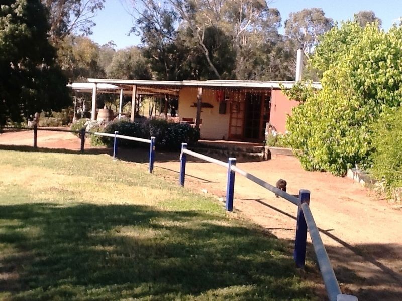 32 Davies Road, Toodyay WA 6566