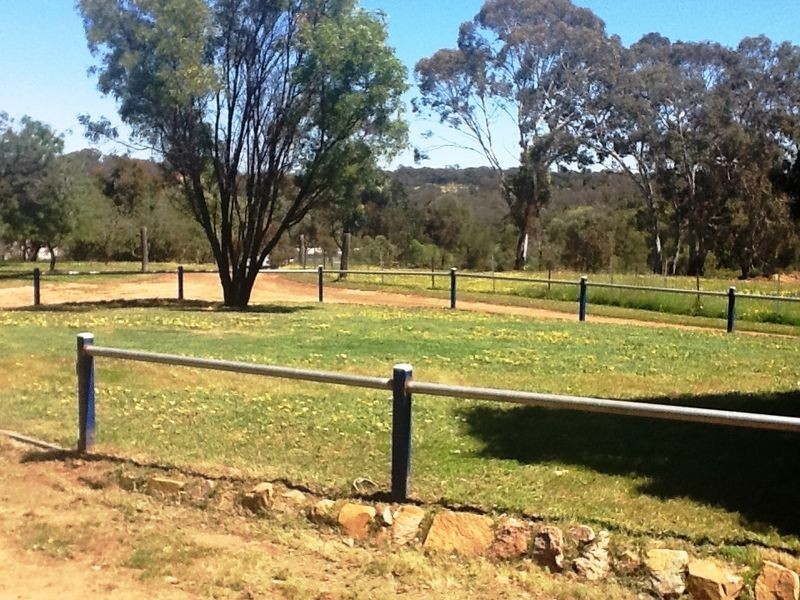 32 Davies Road, Toodyay WA 6566