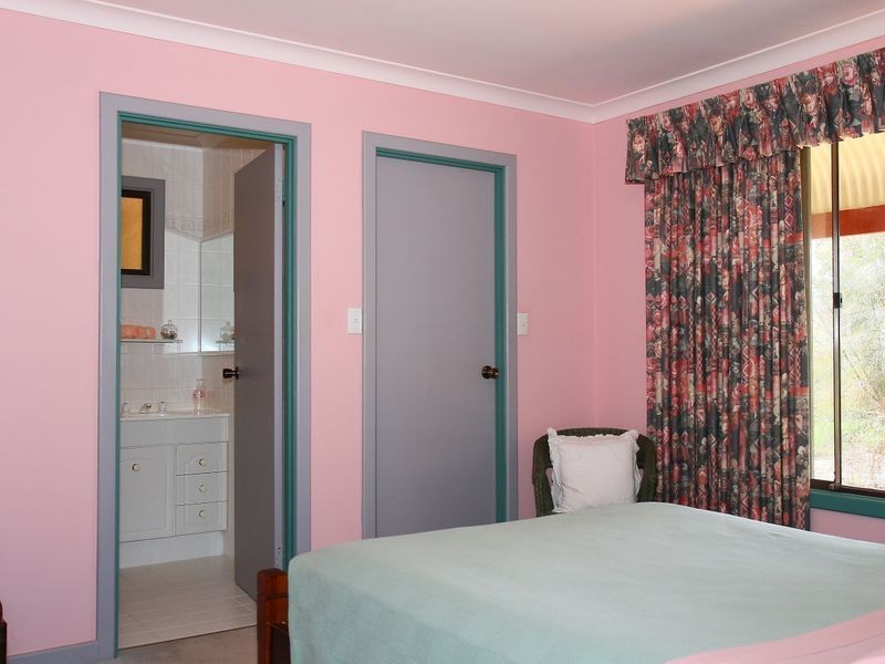 17 BEAUFORT ST, Toodyay WA 6566