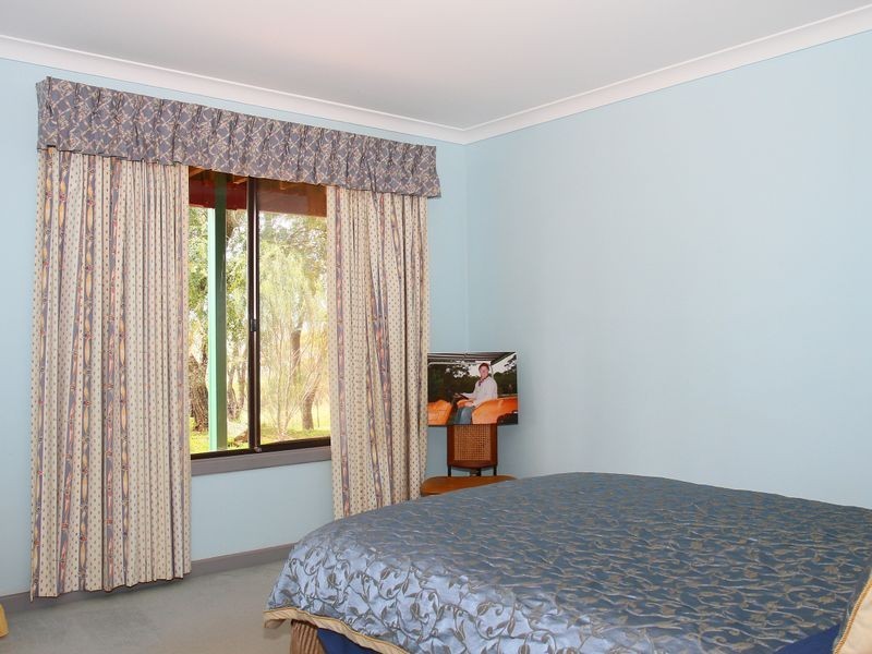 17 BEAUFORT ST, Toodyay WA 6566