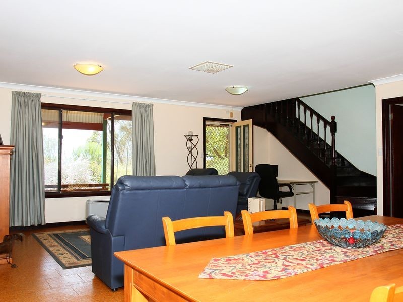 17 BEAUFORT ST, Toodyay WA 6566