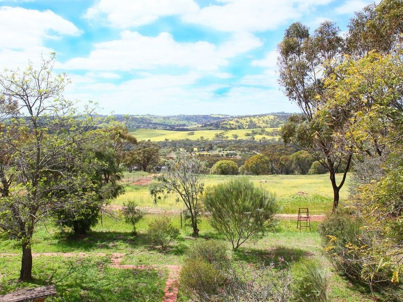 17 BEAUFORT ST, Toodyay WA 6566