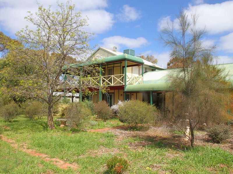 17 BEAUFORT ST, Toodyay WA 6566