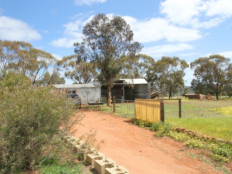 17 BEAUFORT ST, Toodyay WA 6566