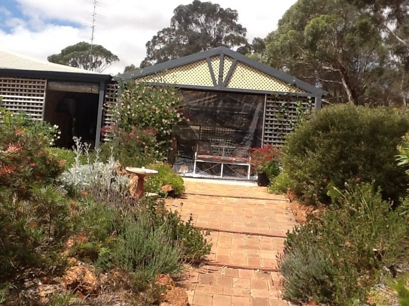 10 Surrey Road, Clackline WA 6564