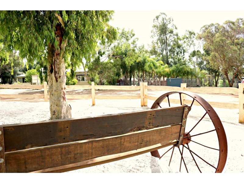 122 Railway Road, Toodyay WA 6566