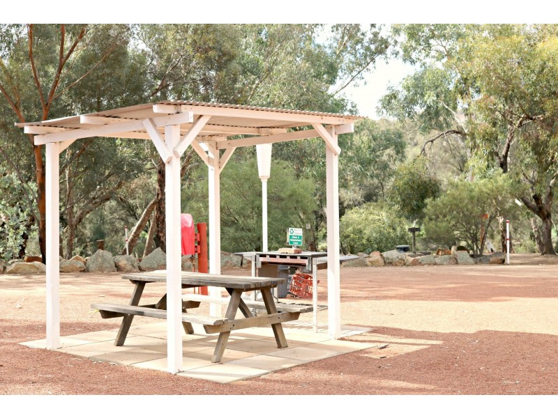 122 Railway Road, Toodyay WA 6566