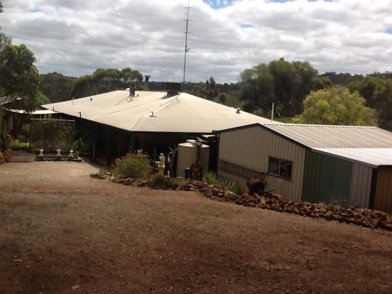 10 Surrey Road, Clackline WA 6564