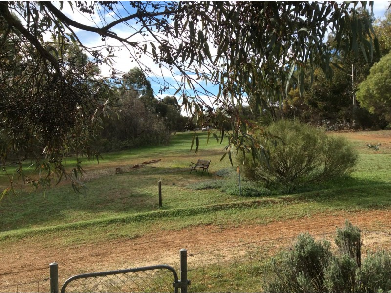 14 MEADOW PLACE, Toodyay WA 6566