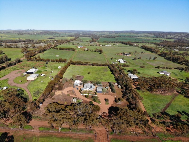 17 Sixth Road, Toodyay WA 6566