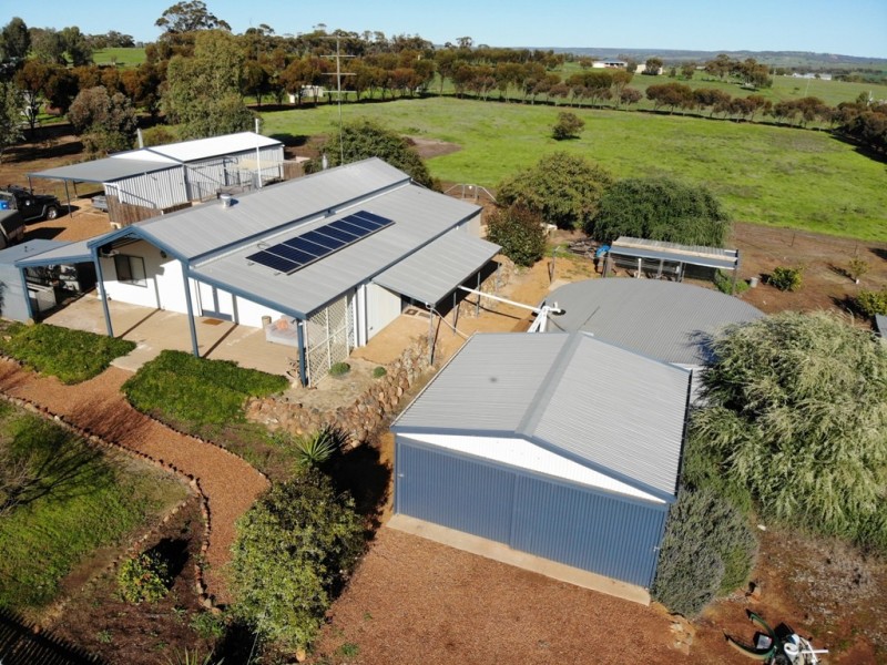 17 Sixth Road, Toodyay WA 6566