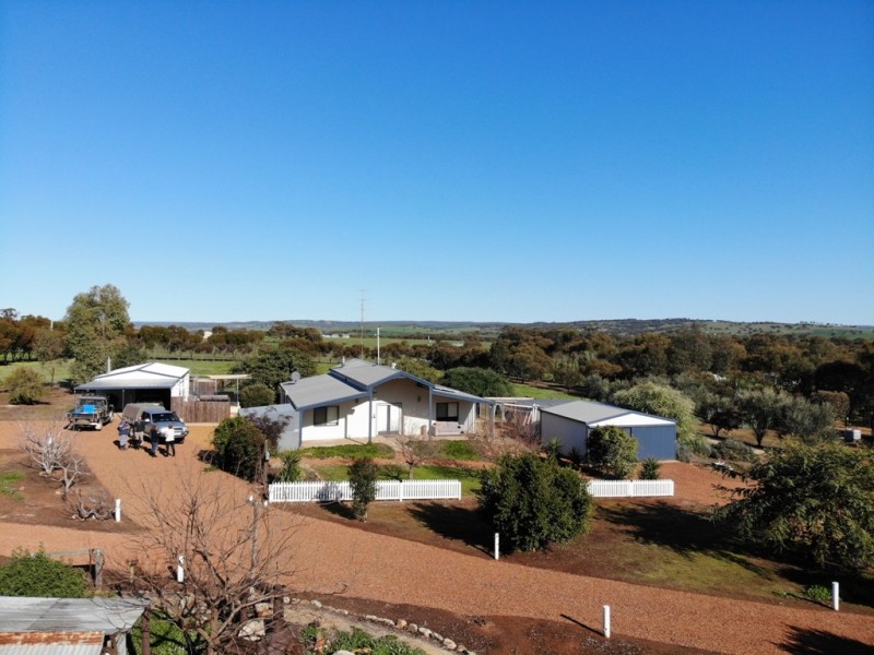 17 Sixth Road, Toodyay WA 6566