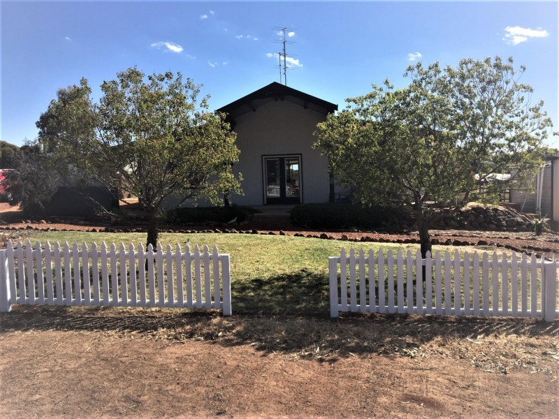17 Sixth Road, Toodyay WA 6566