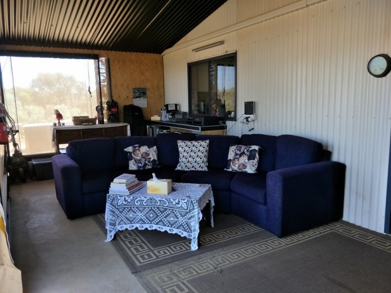 17 Sixth Road, Toodyay WA 6566