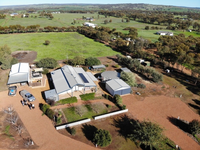 17 Sixth Road, Toodyay WA 6566