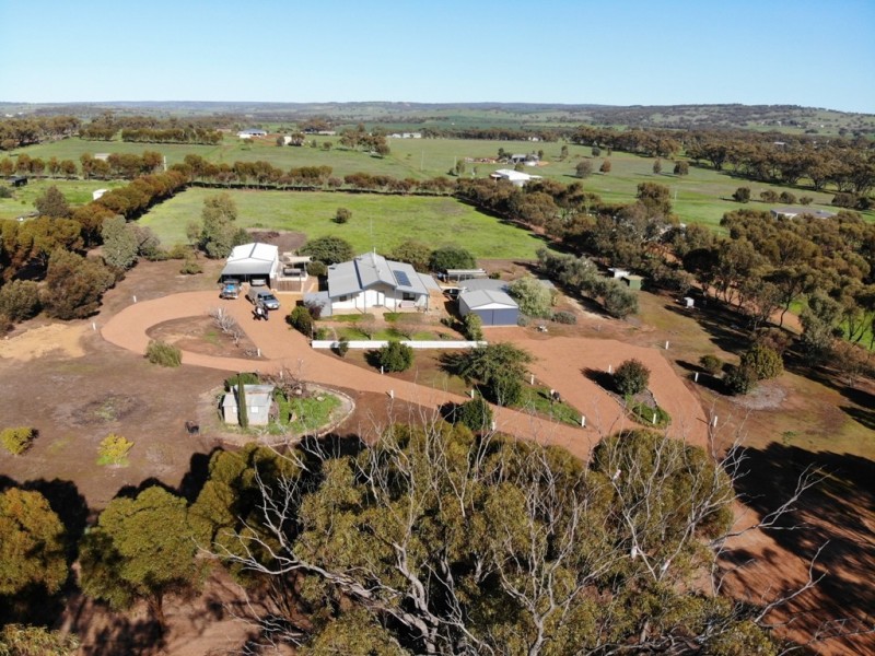 17 Sixth Road, Toodyay WA 6566