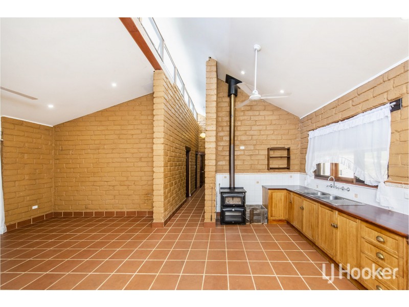 24 Henry Street West, Toodyay WA 6566