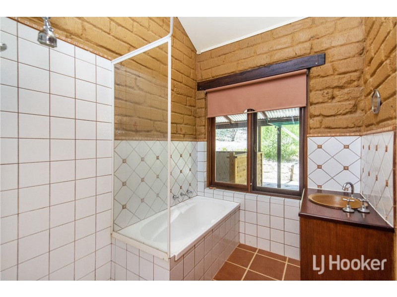 24 Henry Street West, Toodyay WA 6566