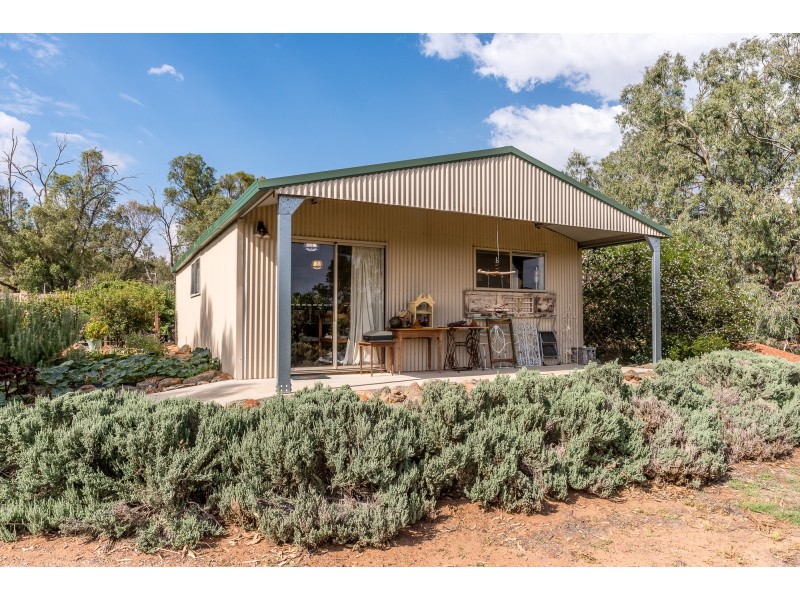 121 (Lot 1 Whitfield Rd, Toodyay WA 6566