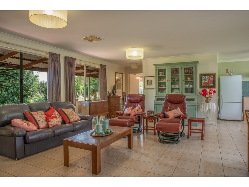 121 (Lot 1 Whitfield Rd, Toodyay WA 6566