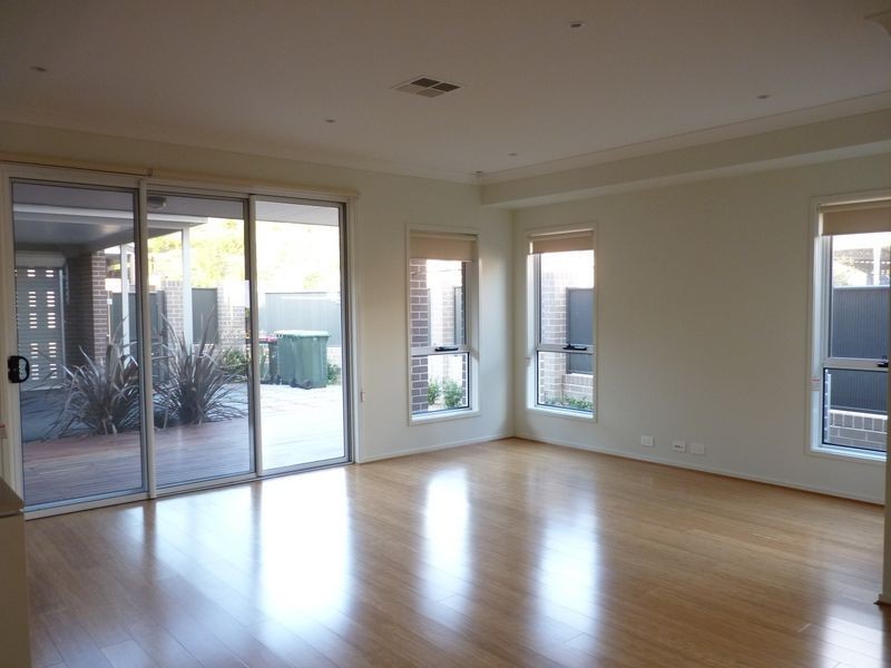 33 Avondale Way, Eastwood NSW 2122