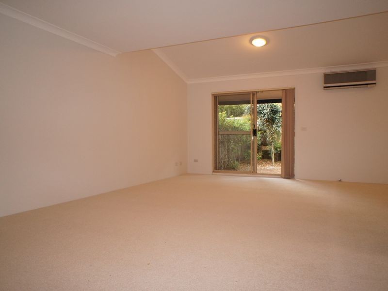 121/40 Strathalnyin Drive, Oatlands NSW 2117