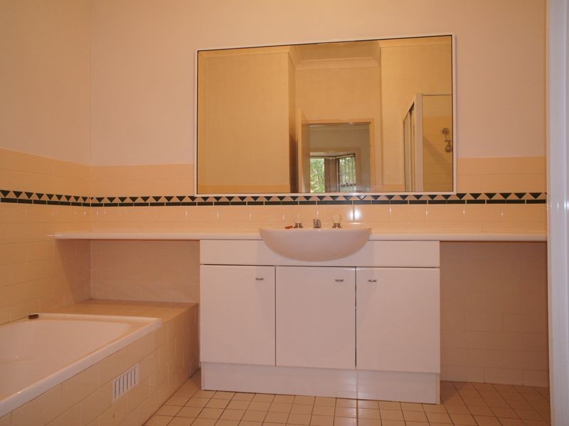 121/40 Strathalnyin Drive, Oatlands NSW 2117