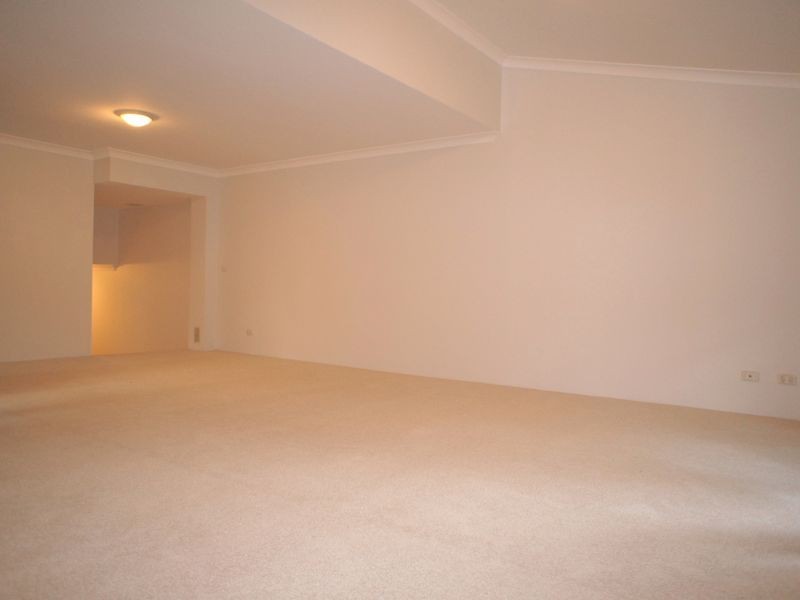 121/40 Strathalnyin Drive, Oatlands NSW 2117