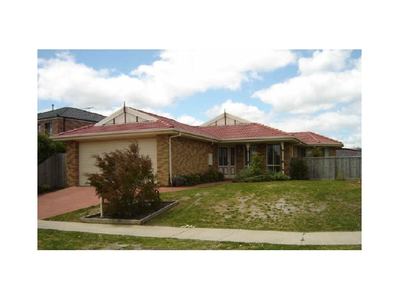 8 Silverstone Drive, Cranbourne VIC 3977
