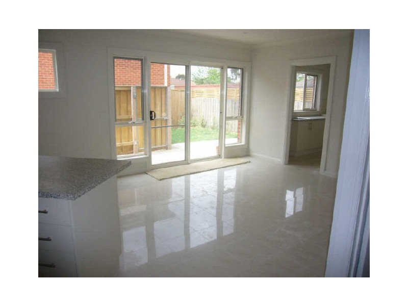 2/13 Gairloch Drive, Frankston VIC 3199