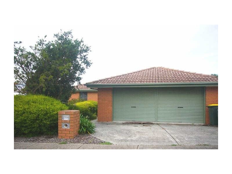 33 Dunn Crescent, Langwarrin VIC 3910