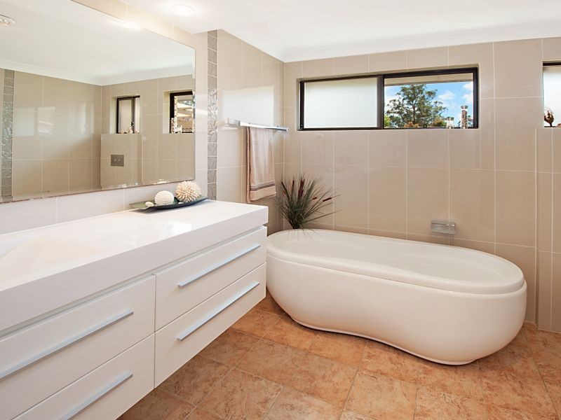 11 Kuburra Road, Erina NSW 2250