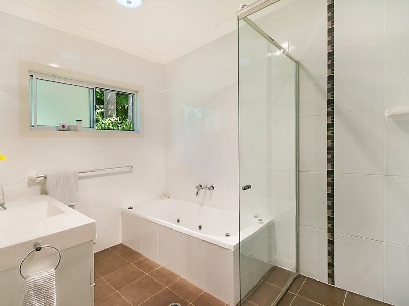 4 Easter Parade, North Avoca NSW 2260