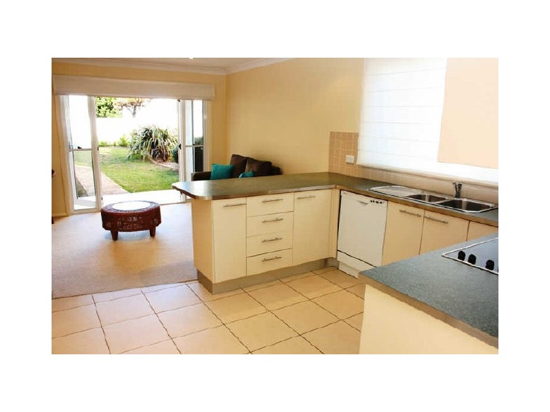 2/13 North Avoca Parade, North Avoca NSW 2260