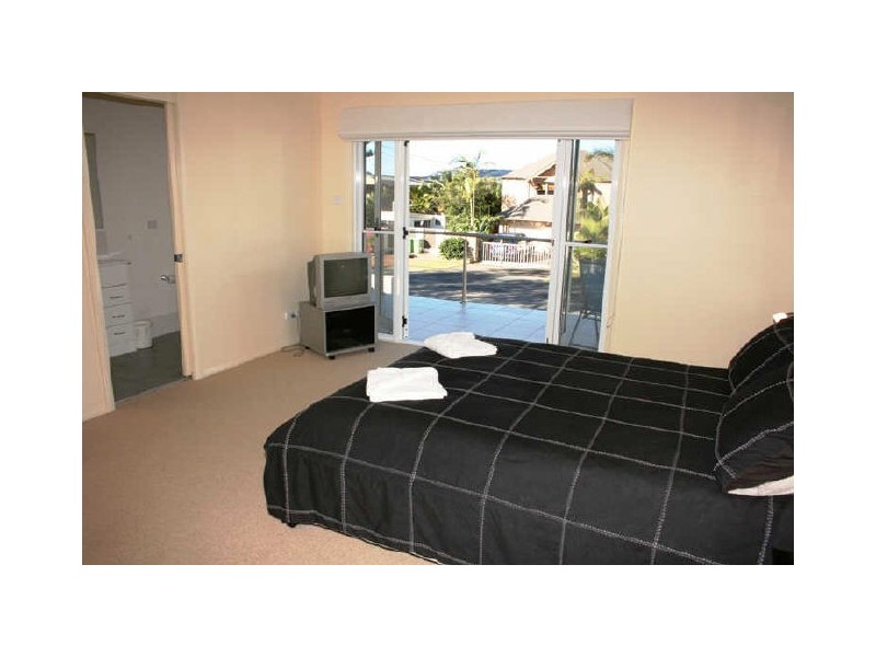 2/13 North Avoca Parade, North Avoca NSW 2260