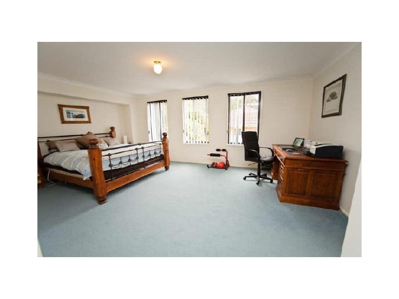 9 Woolybutt Cresent, Erina NSW 2250