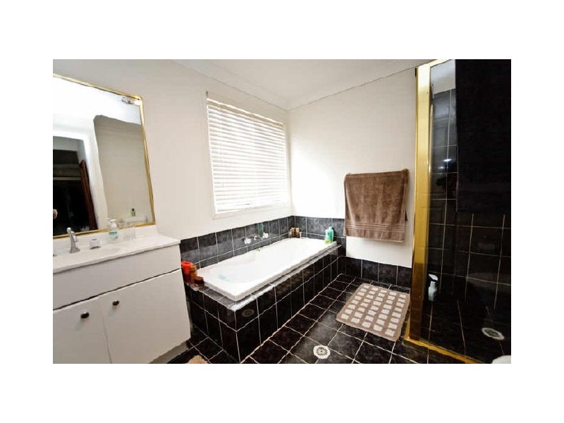 9 Woolybutt Cresent, Erina NSW 2250