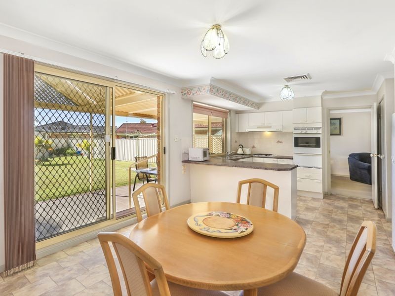 11 MacIntyre Street, Bateau Bay NSW 2261