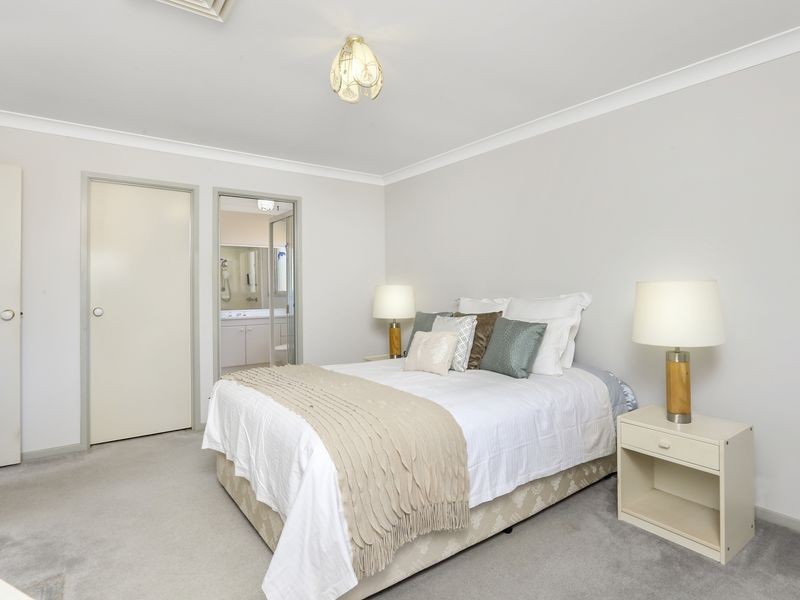 11 MacIntyre Street, Bateau Bay NSW 2261