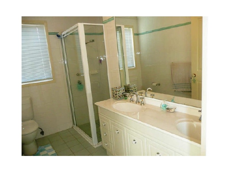 4 Woolybutt Cresent, Erina NSW 2250