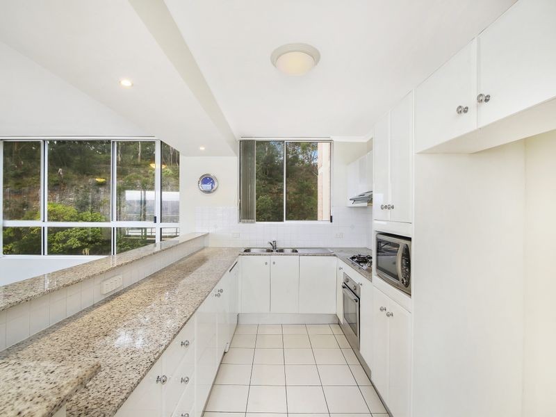 904/ 97-99 John Whiteway Drive, Gosford NSW 2250