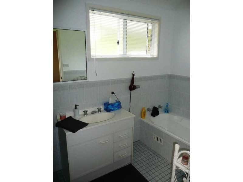 2/97 Lakeshore Drive, North Avoca NSW 2260