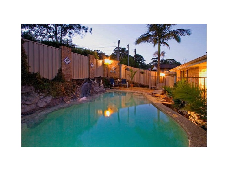 1/215 The Round Dr, Avoca Beach NSW 2251