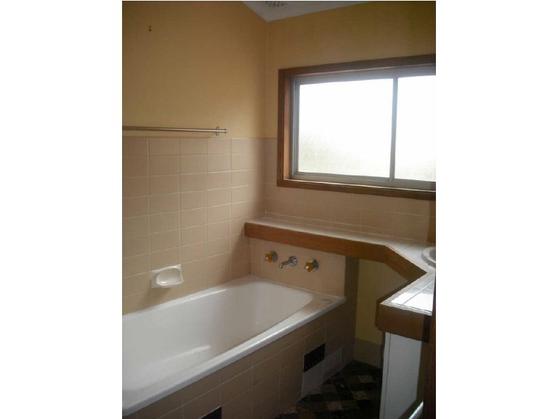 35 View St, North Avoca NSW 2260