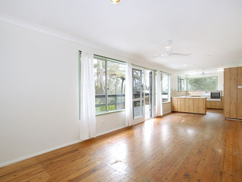 122 Lakeshore Drive, North Avoca NSW 2260