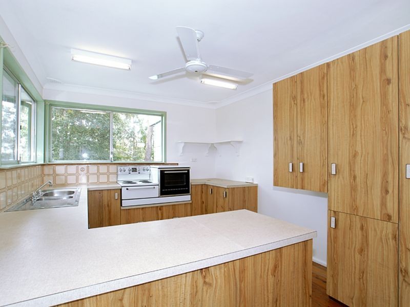122 Lakeshore Drive, North Avoca NSW 2260