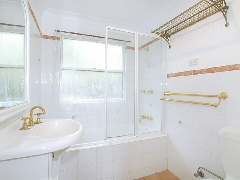 122 Lakeshore Drive, North Avoca NSW 2260